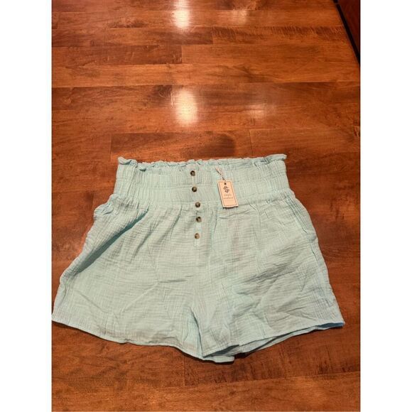 Simply Southern Pants - Woman’s simply southern high rise shorts size M/L